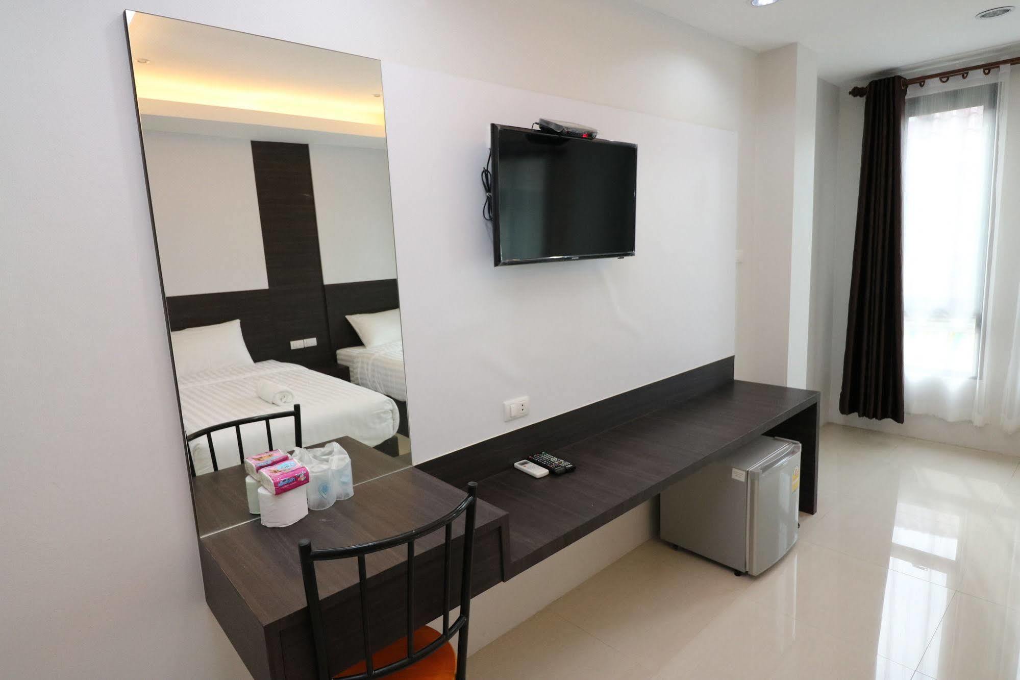 Hotel Calivefornia 2016 Chiang Rai Esterno foto